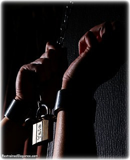 Bondage photo pic picture Abigail Toyne barefoot, shackles, leg irons, chains, metal bondage, collar, nude