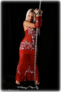 Bondage photo pic picture Francesca Lee barefoot, harem, shackles, leg irons, chains, metal bondage, collar